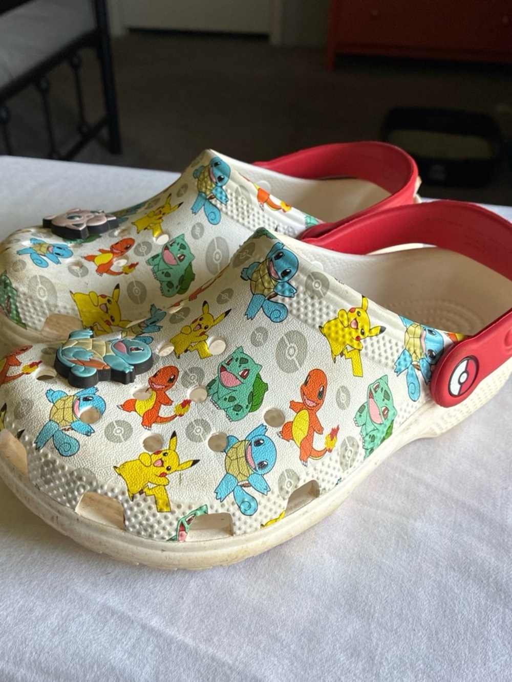 CROCS White Kids Pokémon Clog with Red Strap